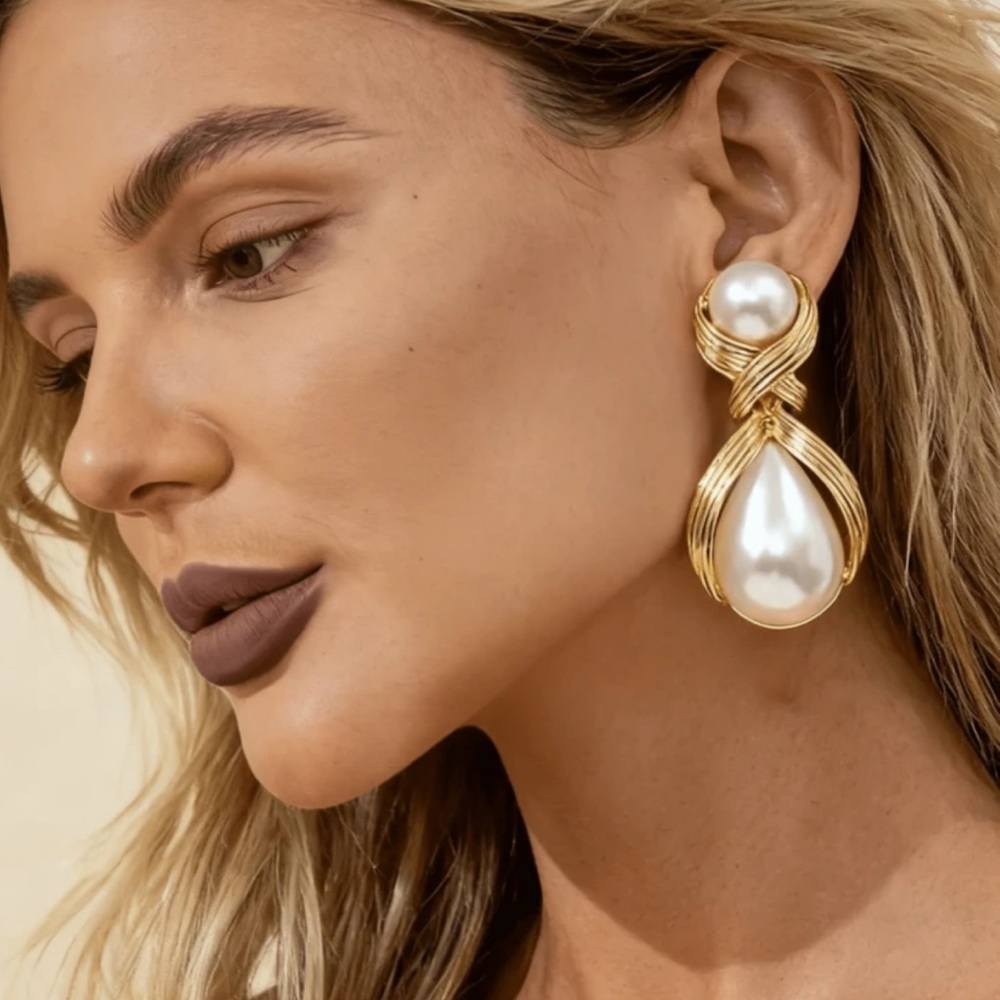NEW Sculpted Gold Pearl Drop Earrings